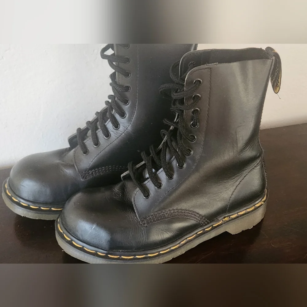 DOC MARTINS - Picture 2 of 5